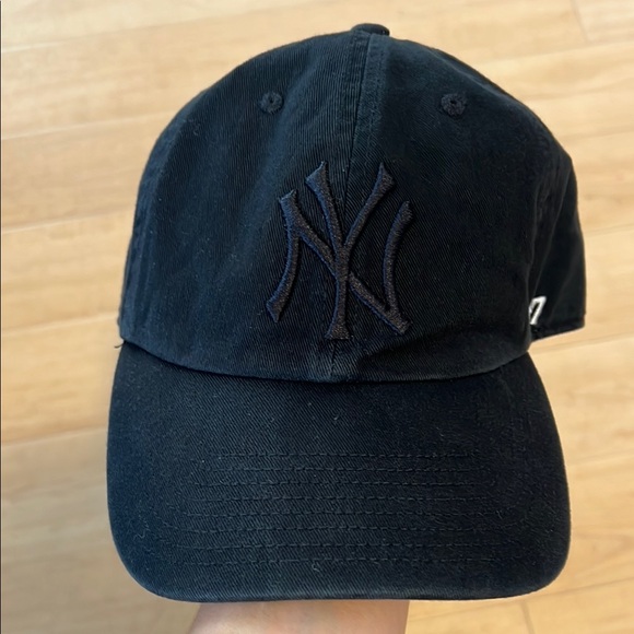 47 Black Baseball Cap with Curved Brim - Picture 4 of 8